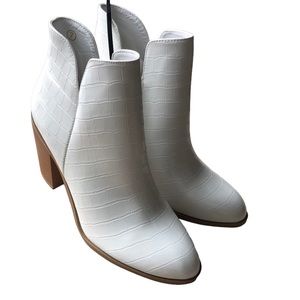 🆕 Faux Croc Leather White Booties